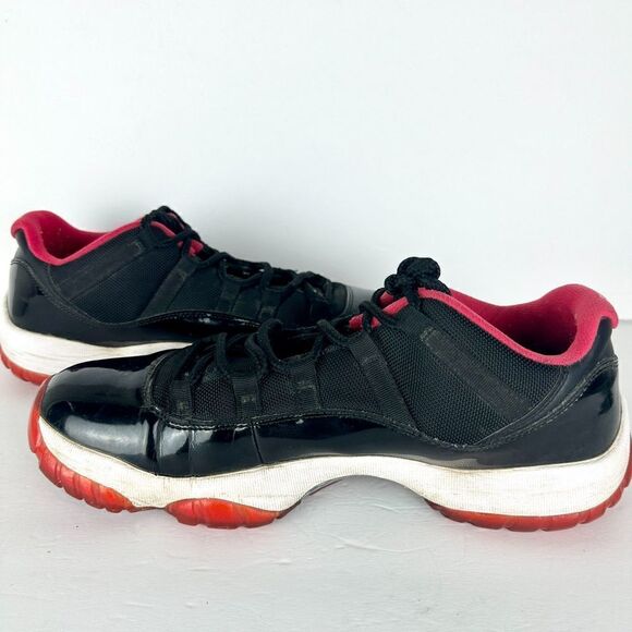 Nike Air Jordan 11 Retro Low 'Bred' Sneakers Size 12 Black Red 528895-012 - Picture 3 of 8